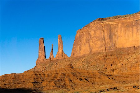 parc tribal des navajo - The Three Sisters, Monument Valley, Utah, United States of America, North America Photographie de stock - Rights-Managed, Code: 841-09135332