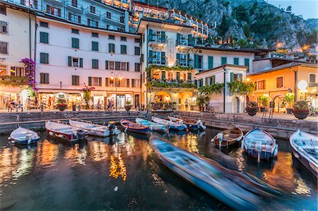 simsearch:841-09085860,k - View of illuminated promenade at the port of Limone at dusk, Lake Garda, Lombardy, Italian Lakes, Italy, Europe Foto de stock - Con derechos protegidos, Código: 841-09135443