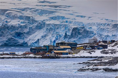 simsearch:841-05962353,k - Palmer Station, year-round US Base, glacier backdrop, rocky foreshore, Anvers Island, Antarctic Peninsula, Antarctica, Polar Regions Foto de stock - Con derechos protegidos, Código: 841-09147385