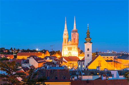 View of Cathedral of the Assumption of the Blessed Virgin Mary at night, Zagreb, Croatia, Zagreb, Croatia, Europe Foto de stock - Con derechos protegidos, Código: 841-09147405