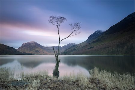 Long exposure image of view to Fleetwith Pike across Buttermere, Lake District National Park, UNESCO World Heritage Site, Cumbria, England, United Kingdom, Europe Foto de stock - Con derechos protegidos, Código: 841-09147534