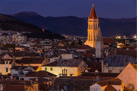 simsearch:841-06343965,k - Elevated view from Kamerlengo Fortress over the old town of Trogir at dusk, UNESCO World Heritage Site, Croatia, Europe Fotografie stock - Rights-Managed, Codice: 841-09147568