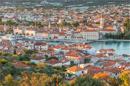 Elevated view over the old town of Trogir at sunset, Trogir, Croatia, Europe Photographie de stock - Rights-Managed, Code: 841-09147582