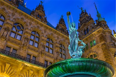 simsearch:841-09155068,k - Fountain in the inner courtyard of the town hall of Hamburg, Germany, Europe Foto de stock - Direito Controlado, Número: 841-09147641