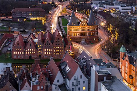 Elevated view from the St. Petri Church over the Holsten Gate in Lubeck at dusk, Lubeck, Schleswig-Holstein, Germany, Europe Photographie de stock - Rights-Managed, Code: 841-09147642