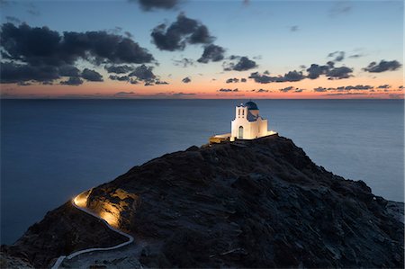 promontoire - White Greek Orthodox chapel of Eftamartyres on headland at dawn, Kastro, Sifnos, Cyclades, Aegean Sea, Greek Islands, Greece, Europe Photographie de stock - Rights-Managed, Code: 841-09155268