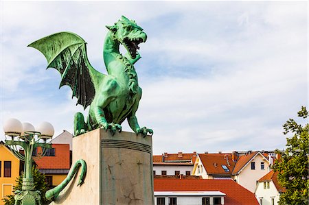 simsearch:862-03354177,k - Dragon sculptures on Dragon Bridge, Ljubljana, Slovenia, Europe Photographie de stock - Rights-Managed, Code: 841-09163067