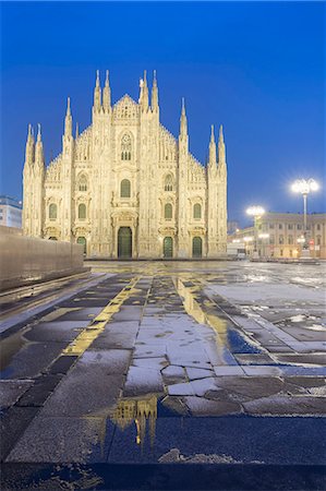 simsearch:841-09230035,k - Milan Cathedral reflected in a puddle after a snowfall at twilight, Milan, Lombardy, Northern Italy, Italy, Europe Photographie de stock - Rights-Managed, Code: 841-09163184