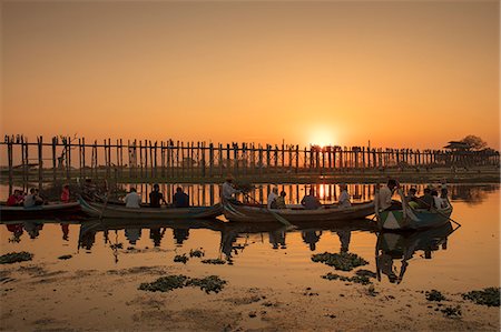 silhouette of old man - Sunset at U Bein bridge, oldest and longest teak bridge in the world, across Lake Taungthaman, Amarapura, Myanmar (Burma), Asia Stock Photo - Rights-Managed, Code: 841-09163218