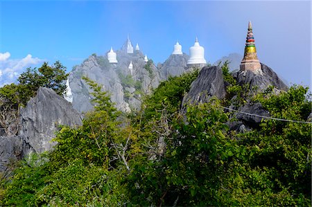 The Floating Pagodas of Wat Chaloem Phra Kiat Phrachomklao Rachanusorn Temple, Lampang, Thailand, Southeast Asia, Asia Foto de stock - Con derechos protegidos, Código: 841-09163211