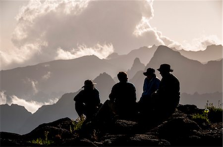 A group of trekkers relaxing after a long day at New Shira Camp on the Machame Route to the summit of Mount Kilimanjaro, Tanzania, East Africa, Africa Foto de stock - Con derechos protegidos, Código: 841-09163239