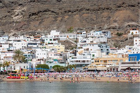 simsearch:841-07201569,k - People enjoying the beach at Puerto de Mogan, Gran Canaria, Canary Islands, Spain, Atlantic, Europe Stockbilder - Lizenzpflichtiges, Bildnummer: 841-09163260