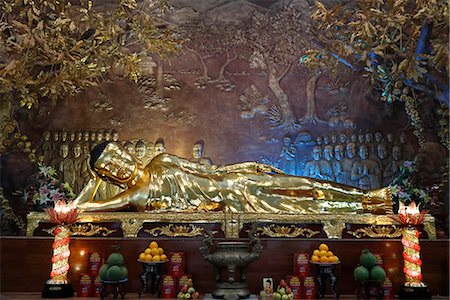 simsearch:841-09163375,k - Golden reclining Buddha statue, Minh Dang Quang Buddhist temple, Ho Chi Minh City, Vietnam, Indochina, Southeast Asia, Asia Photographie de stock - Rights-Managed, Code: 841-09163355