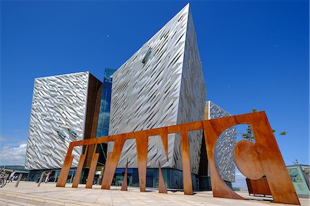 simsearch:841-09162996,k - Titanic Belfast Museum on the site of the former Harland and Wolff shipyard, Belfast, Northern Ireland, United Kingdom, Europe Photographie de stock - Rights-Managed, Code: 841-09163413