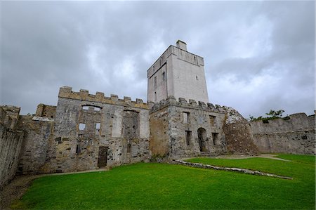 Doe Castle at Sheephaven Bay near Creeslough, County Donegal, Ulster, Republic of Ireland, Europe Photographie de stock - Rights-Managed, Code: 841-09163453