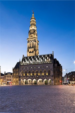 simsearch:862-06541698,k - Place des Heros and the Town Hall and belfry floodlit at night, Arras, Pas-de-Calais, Hauts-de-France region, France, Europe Photographie de stock - Rights-Managed, Code: 841-09163502