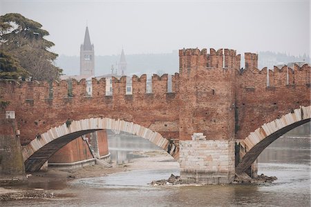 século xiv - Ponte di Castelvecchio, Verona, Veneto Province, Italy, Europe Foto de stock - Direito Controlado, Número: 841-09163516