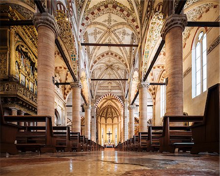 simsearch:841-09163168,k - Interior of Basilica of Santa Anastasia, Verona, Veneto Province, Italy, Europe Photographie de stock - Rights-Managed, Code: 841-09163512