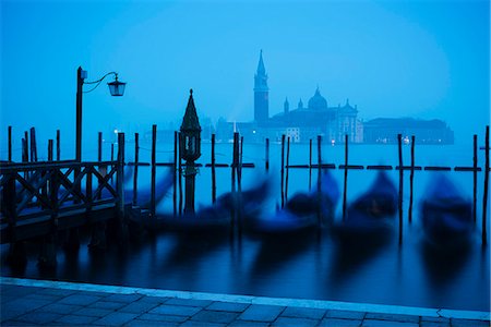 san giorgio maggiore - Gondolas on the waterfront of St. Mark's Basin at dawn, Venice, UNESCO World Heritage Site, Veneto Province, Italy, Europe Photographie de stock - Rights-Managed, Code: 841-09163545