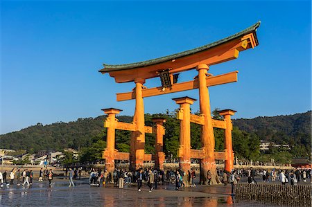 Tourists walking under the torii gate of Miyajima at low tide, Itsukushima, UNESCO World Heritage Site, Hiroshima Prefecture, Honshu, Japan, Asia Stock Photo - Rights-Managed, Code: 841-09163585