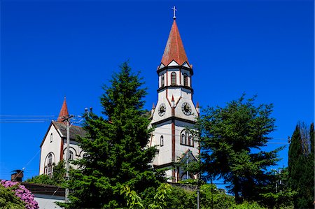 simsearch:841-09174898,k - Iglesia del Sagrado Corazon, imposing and colourful church, German colonial architecture, Puerto Varas, Lakes District, Chile, South America Photographie de stock - Rights-Managed, Code: 841-09174545