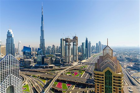 simsearch:841-09174663,k - Dubai skyline and Sheikh Zayed Road Interchange, Dubai, United Arab Emirates, Middle East Photographie de stock - Rights-Managed, Code: 841-09174621
