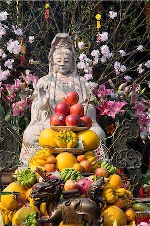 simsearch:6119-09238436,k - Tet Lunar New Year offerings of fruit and money at the Diem Huu Pagoda in Hanoi, Vietnam, Indochina, Southeast Asia, Asia Stock Photo - Rights-Managed, Code: 841-09174802