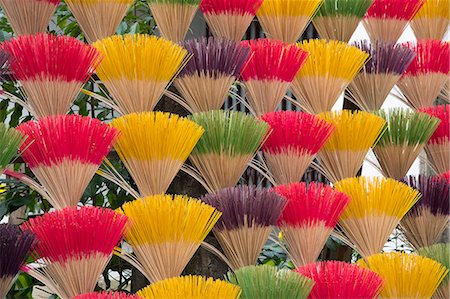 Colourful scented incense sticks drying near the Tomb of the Emperor Khai Dinh near Hue, Vietnam, Indochina, Southeast Asia, Asia Photographie de stock - Rights-Managed, Code: 841-09174812