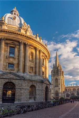 simsearch:841-03872729,k - Radcliffe Camera and University Church of St. Mary the Virgin beyond, Oxford, Oxfordshire, England, United Kingdom, Europe Stock Photo - Rights-Managed, Code: 841-09174960