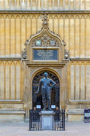 simsearch:841-08357727,k - Bodleian Library, William Herbert, 3rd Earl of Pembroke statue, University of Oxford, Oxford, Oxfordshire, England, United Kingdom, Europe Photographie de stock - Rights-Managed, Code: 841-09174970