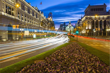 simsearch:841-09174564,k - View of trail lights on Calle de Alcala at dusk, Madrid, Spain, Europe Foto de stock - Con derechos protegidos, Código: 841-09174989