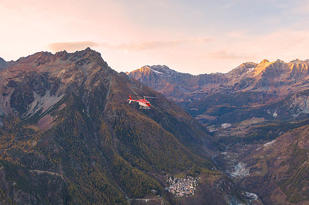 simsearch:6119-09170194,k - Aerial view of helicopter in flight over Primolo, Valmalenco, Valtellina, Lombardy, province of Sondrio, Italy, Europe Photographie de stock - Rights-Managed, Code: 841-09183497