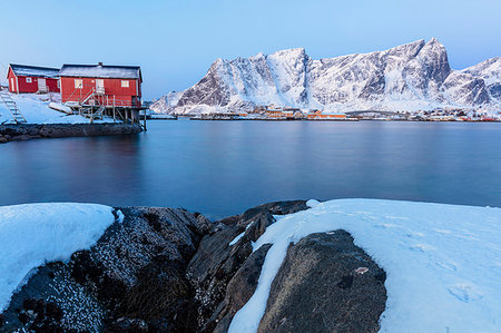 simsearch:841-09183490,k - Traditional fisherman's huts (Rorbu) on the icy sea, Reine Bay, Lofoten Islands, Nordland, Norway, Europe Foto de stock - Con derechos protegidos, Código: 841-09183491