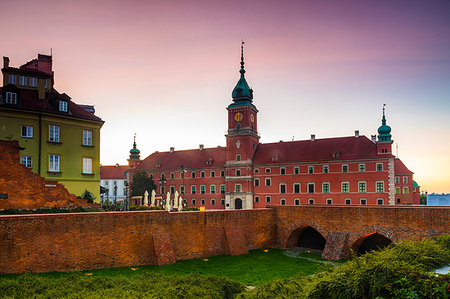 simsearch:841-09183552,k - Royal Castle in Plac Zamkowy (Castle Square) at dawn, Old Town, Warsaw, Poland, Europe Photographie de stock - Rights-Managed, Code: 841-09183562