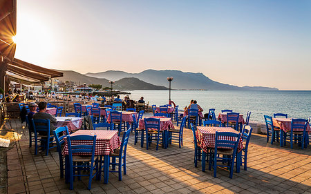 Restaurant at Paraliaki promenade at sunset in Kissamos, Crete, Greek Islands, Greece, Europe Foto de stock - Con derechos protegidos, Código: 841-09183651