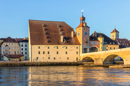 simsearch:841-09085795,k - View to the Stone Bridge and the Bridge Tower, Regensburg, Bavaria, Germany, Europe Foto de stock - Con derechos protegidos, Código: 841-09183664