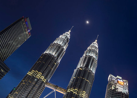 petronas twin towers - Petronas Twin Towers with the moon showing in between, Kuala Lumpur, Malaysia, Southeast Asia, Asia Photographie de stock - Rights-Managed, Code: 841-09183690