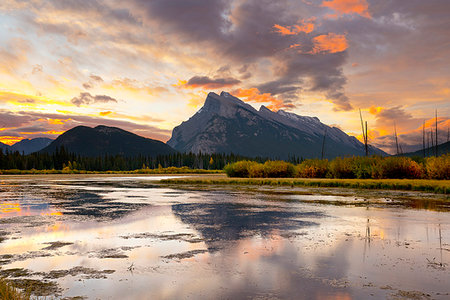 simsearch:6119-09156523,k - Mount Rundle and Vermillion Lakes at Sunrise, Banff National Park, UNESCO World Heritage Site, Alberta, Rocky Mountains, Canada, North America Stock Photo - Rights-Managed, Code: 841-09194266