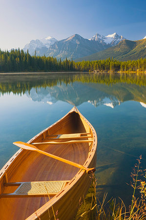 simsearch:6119-08517972,k - Canoe on Herbert Lake at sunrise, Banff National Park, UNESCO World Heritage Site, Alberta, Rocky Mountains, Canada, North America Foto de stock - Con derechos protegidos, Código: 841-09194269