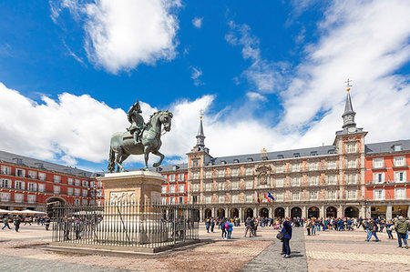 famous statues with horses - King Philip III statue and Casa de la Panaderia (Bakery House), Plaza Mayor, Madrid, Spain, Europe Stock Photo - Rights-Managed, Code: 841-09194305