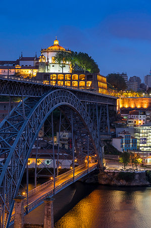 dom luis bridge - Dom Luis I Bridge and Serra do Pilar Monastery at dusk, Porto, Portugal, Europe Foto de stock - Con derechos protegidos, Código: 841-09194409