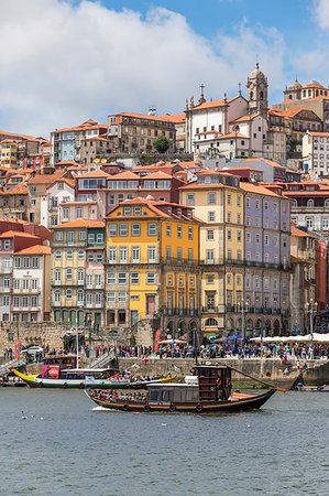 simsearch:841-09204107,k - View from Douro River to the historical Ribeira Neighborhood, UNESCO World Heritage Site, Porto, Portugal, Europe Photographie de stock - Rights-Managed, Code: 841-09194420