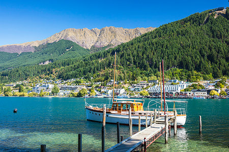 Yacht on Lake Wakatipu, Bobs Peak and Mount Hanley, Queenstown, Otago, South Island, New Zealand, Pacific Foto de stock - Con derechos protegidos, Código: 841-09194498