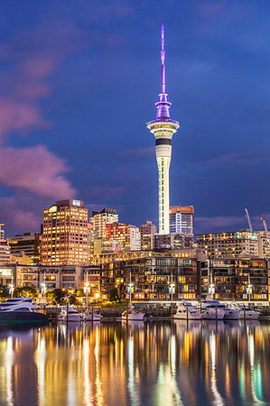 simsearch:841-07653336,k - Viaduct Harbour waterfront area and Auckland Marina at night, Auckland skyline, Sky Tower, Auckland, North Island, New Zealand, Pacific Photographie de stock - Rights-Managed, Code: 841-09194508