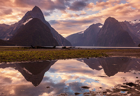 Mitre Peak and Lion Peak sunset reflections, Milford Sound, Fiordland National Park, UNESCO World Heritage Site, Southland, South Island, New Zealand, Pacific Foto de stock - Con derechos protegidos, Código: 841-09194502