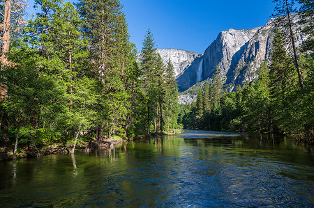 View of Merced River and Upper Yosemite Falls, Yosemite National Park, UNESCO World Heritage Site, California, United States of America, North America Stockbilder - Lizenzpflichtiges, Bildnummer: 841-09194782