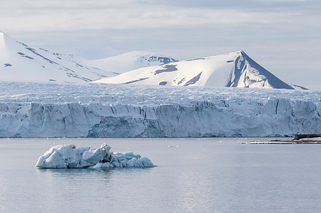 Hornsund, a fjord system on the western coast of Spitsbergen, Svalbard Archipelago, Arctic, Norway, Europe Fotografie stock - Rights-Managed, Codice: 841-09204018