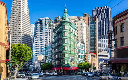 simsearch:841-09205425,k - View of Transamerica Pyramid building and Columbus Tower on Columbus Avenue, San Francisco, California, United States of America, North America Photographie de stock - Rights-Managed, Code: 841-09204969