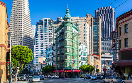 simsearch:6119-09228809,k - View of Transamerica Pyramid building and Columbus Tower on Columbus Avenue, San Francisco, California, United States of America, North America Photographie de stock - Rights-Managed, Code: 841-09204969