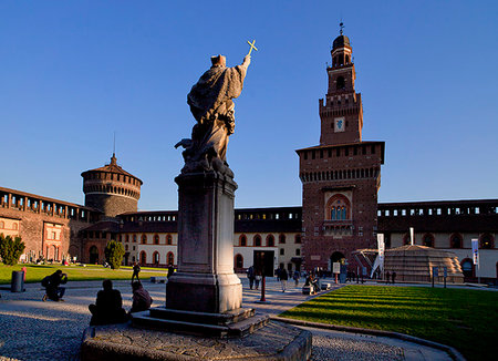 simsearch:841-09205441,k - Castello Sforzesco, Milan, Lombardy, Italy, Europe Foto de stock - Con derechos protegidos, Código: 841-09205154